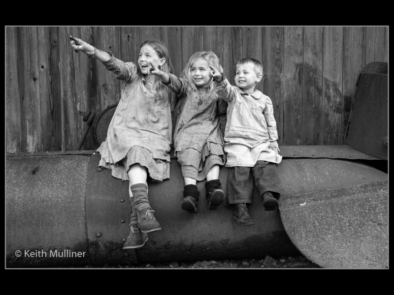 Keith Mulliner_Three Children Pointing_M (20)-2