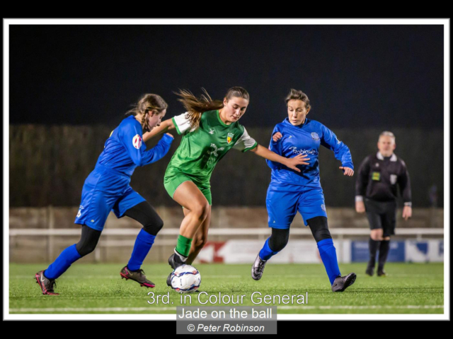 00_Jade on the ball_Peter Robinson